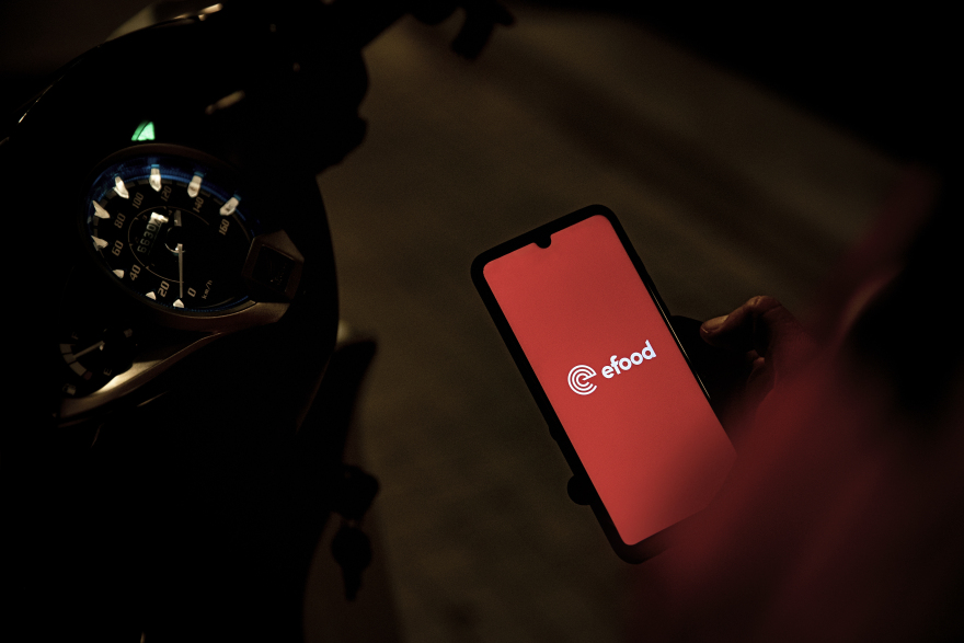 Το efood αυξάνει τον στόλο του και δίνει την επιλογή ευέλικτης και ανεξάρτητης συνεργασίας στους διανομείς