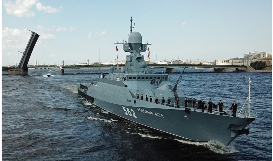 Ρωσία: Εντυπωσιακά πλάνα με θωρηκτά, υποβρύχια και αεροσκάφη ενόψει της Ναυτικής Παρέλασης