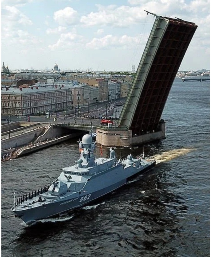 Ρωσία: Εντυπωσιακά πλάνα με θωρηκτά, υποβρύχια και αεροσκάφη ενόψει της Ναυτικής Παρέλασης