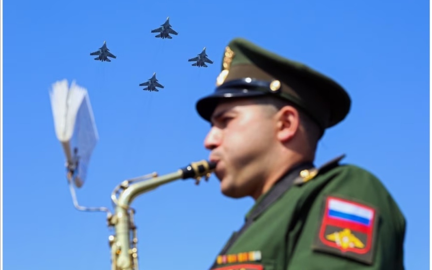 Ρωσία: Εντυπωσιακά πλάνα με θωρηκτά, υποβρύχια και αεροσκάφη ενόψει της Ναυτικής Παρέλασης