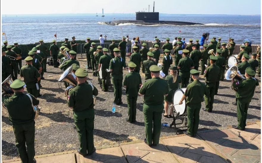 Ρωσία: Εντυπωσιακά πλάνα με θωρηκτά, υποβρύχια και αεροσκάφη ενόψει της Ναυτικής Παρέλασης