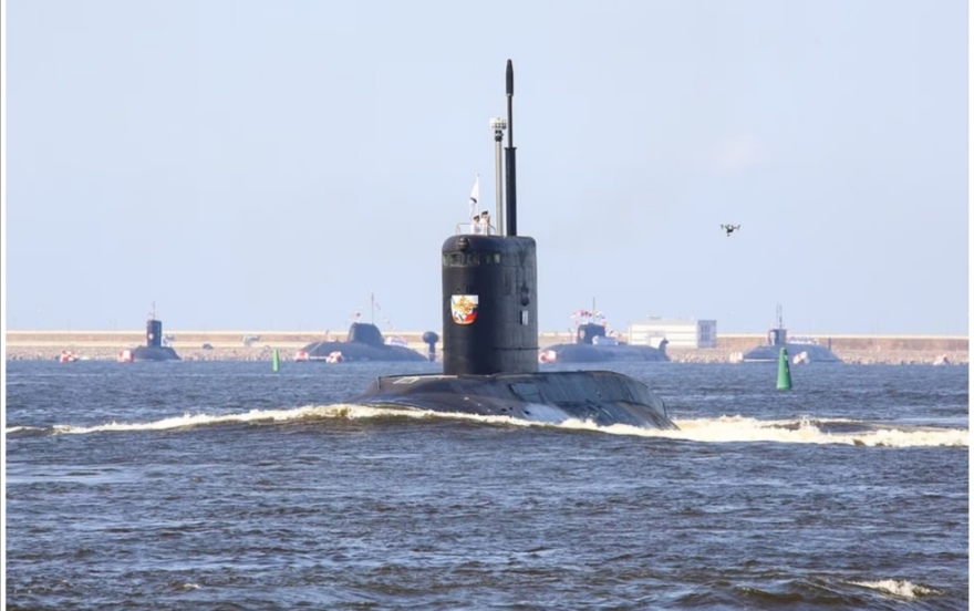 Ρωσία: Εντυπωσιακά πλάνα με θωρηκτά, υποβρύχια και αεροσκάφη ενόψει της Ναυτικής Παρέλασης