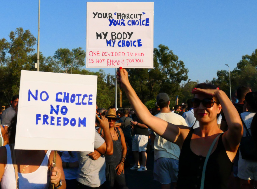 Κύπρος: Κρανίου τόπος ο τηλεοπτικός σταθμός μετά την επίθεση των αντιεμβολιαστών