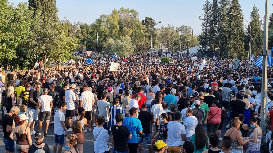 Κύπρος: Κρανίου τόπος ο τηλεοπτικός σταθμός μετά την επίθεση των αντιεμβολιαστών