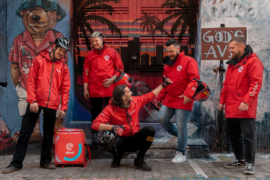 Το efood αυξάνει τον στόλο του και δίνει την επιλογή ευέλικτης και ανεξάρτητης συνεργασίας στους διανομείς