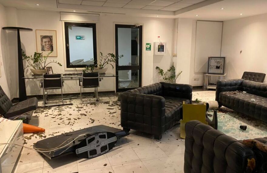 Κύπρος: Κρανίου τόπος ο τηλεοπτικός σταθμός μετά την επίθεση των αντιεμβολιαστών