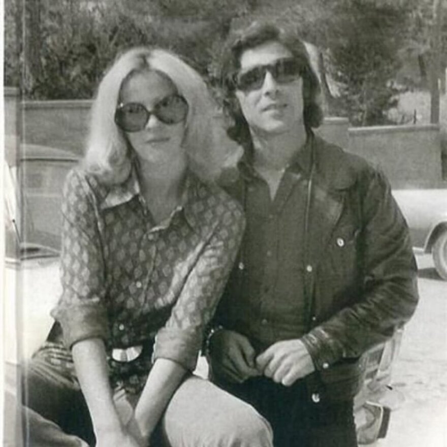 Τόλης Βοσκόπουλος - Ζωή Λάσκαρη: Ο μυθικός έρωτας με την «ξανθή αγαπημένη Παναγιά» - Η σπάνια φωτογραφία