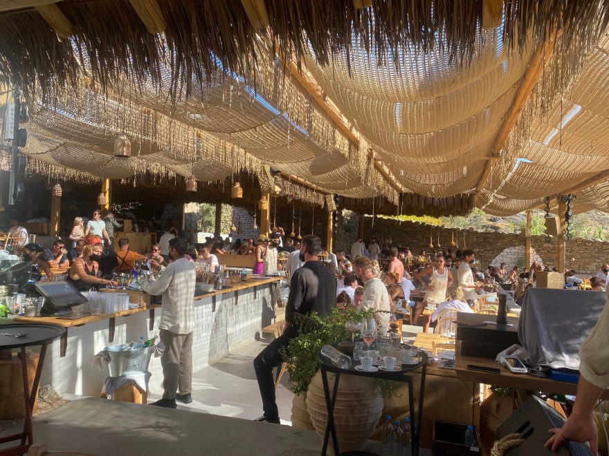 Μύκονος: «Σιωπητήριο» στο νησί και... τον τουρισμό, αλλά τα πάρτι σε βίλες καλά κρατούν - Τι λένε οι επιχειρηματίες