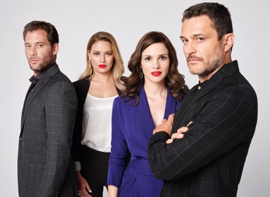 Τρία μοντέλα και μία τραγουδίστρια στο σπίτι του Big Brother και τα... χαστούκια του έρωτα