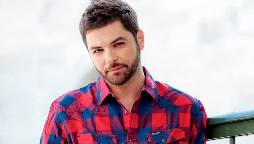 Τρία μοντέλα και μία τραγουδίστρια στο σπίτι του Big Brother και τα... χαστούκια του έρωτα