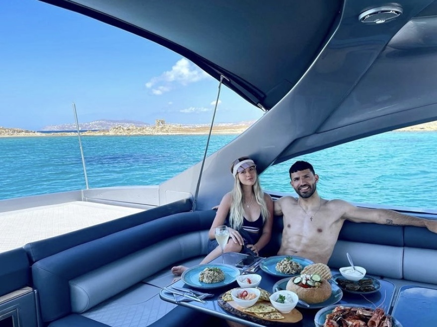 Μύκονος: Έφτασε και ο Αγουέρο, «έπεσαν πάνω» στον Ζορζίνιο οι Άγγλοι διεθνείς