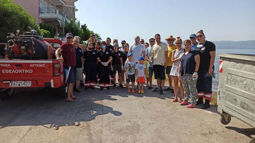 Αμάρυνθος: Καθαρισμός ακτών από σκουπίδια και πλαστικά - Δείτε φωτογραφίες