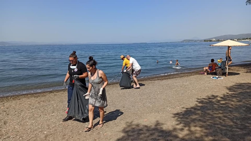 Αμάρυνθος: Καθαρισμός ακτών από σκουπίδια και πλαστικά - Δείτε φωτογραφίες