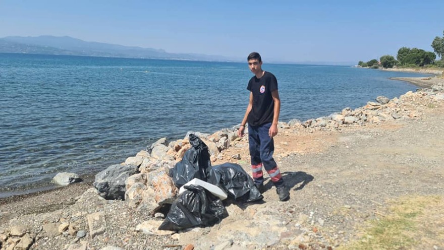 Αμάρυνθος: Καθαρισμός ακτών από σκουπίδια και πλαστικά - Δείτε φωτογραφίες