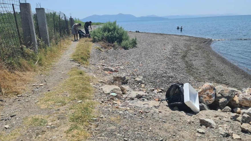 Αμάρυνθος: Καθαρισμός ακτών από σκουπίδια και πλαστικά - Δείτε φωτογραφίες