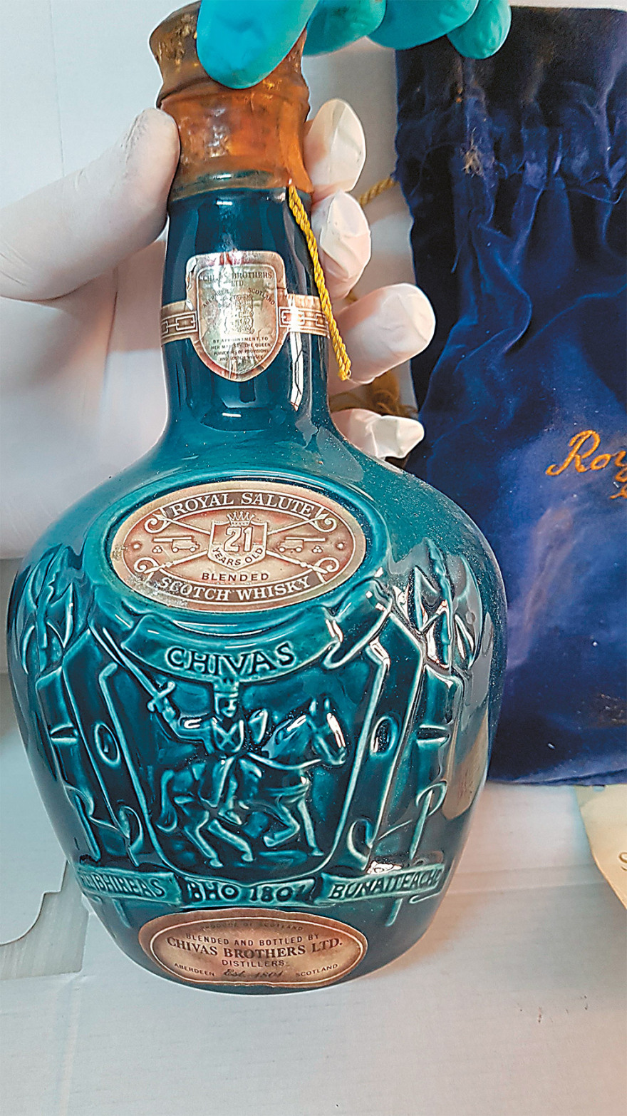 Τατόι: Τα σκονισμένα πετράδια του στέμματος και οι μικρές ιστορίες τους 