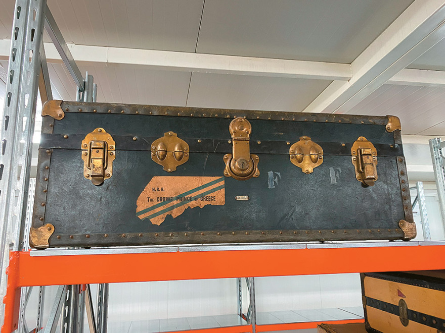 Τατόι: Τα σκονισμένα πετράδια του στέμματος και οι μικρές ιστορίες τους 