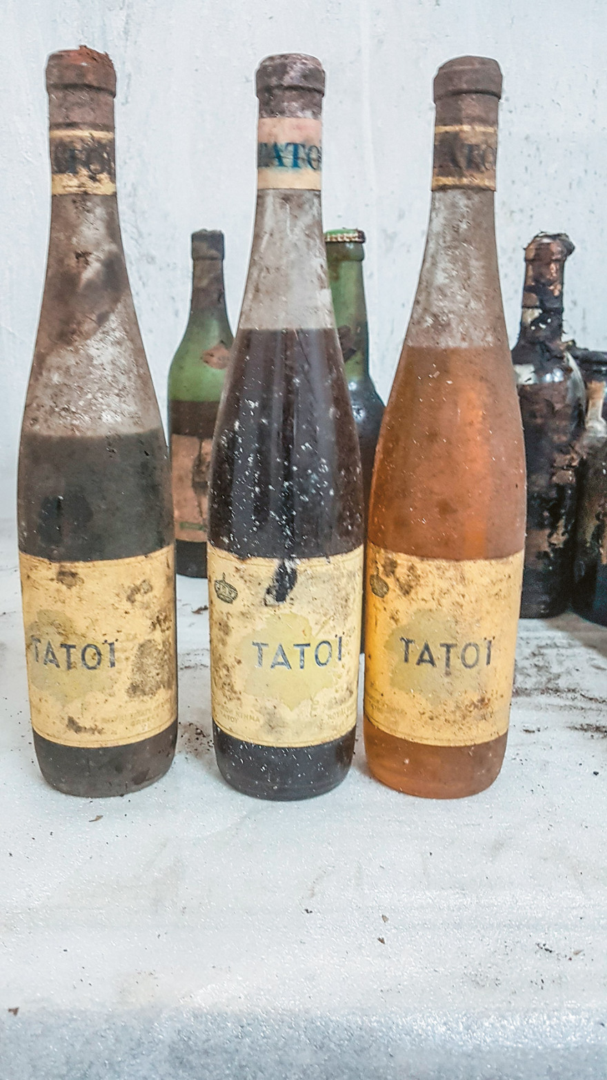 Τατόι: Τα σκονισμένα πετράδια του στέμματος και οι μικρές ιστορίες τους 