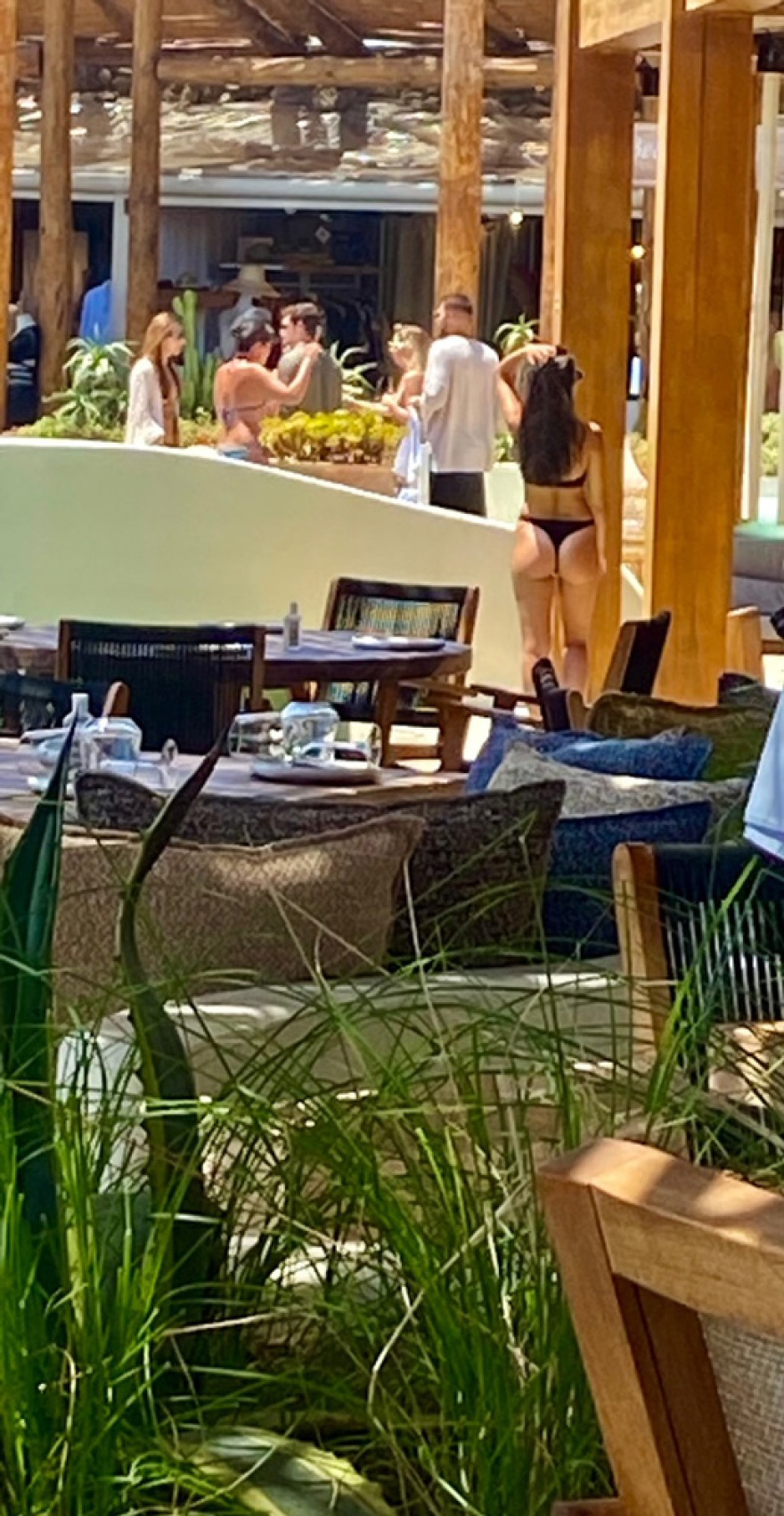 Μύκονος: Άλλοι για... Σεν Τροπέ, Κάπρι και Ίμπιζα τράβηξαν, άλλοι έμειναν πίσω - «Βουτιά» στα έσοδα από τη διασκέδαση