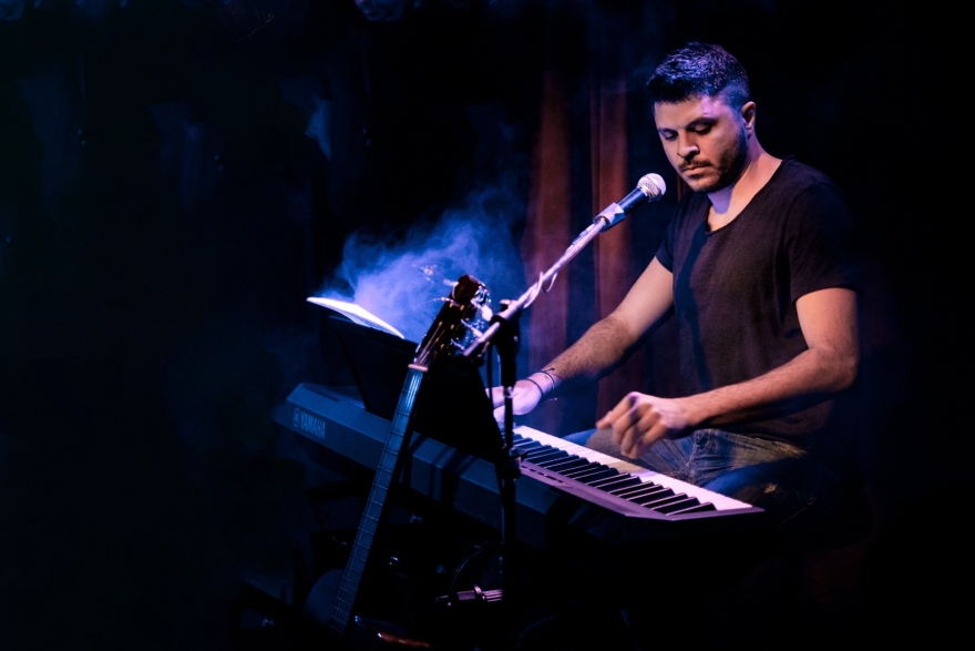 Το νέο single του Άλκη Ζούκα με τίτλο «Μη Φοβάσαι»