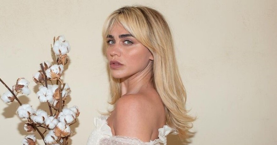 Ο Αντετοκούνμπο της αγκαλιάς και οι υποψήφιοι παρουσιαστές, που παρελαύνουν στον ΑΝΤ1