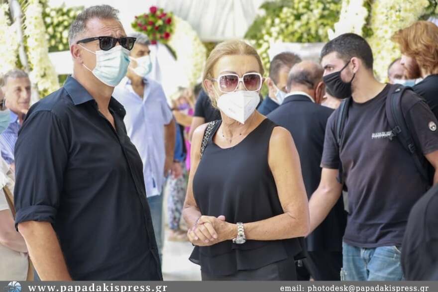 Τόλης Βοσκόπουλος: Το τελευταίο χειροκρότημα στον σπουδαίο ερμηνευτή - Δείτε βίντεο και φωτογραφίες 