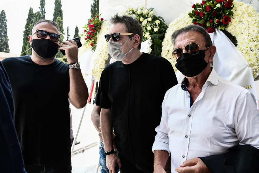 Το τελευταίο αντίο στον Τόλη Βοσκόπουλο - Δείτε βίντεο