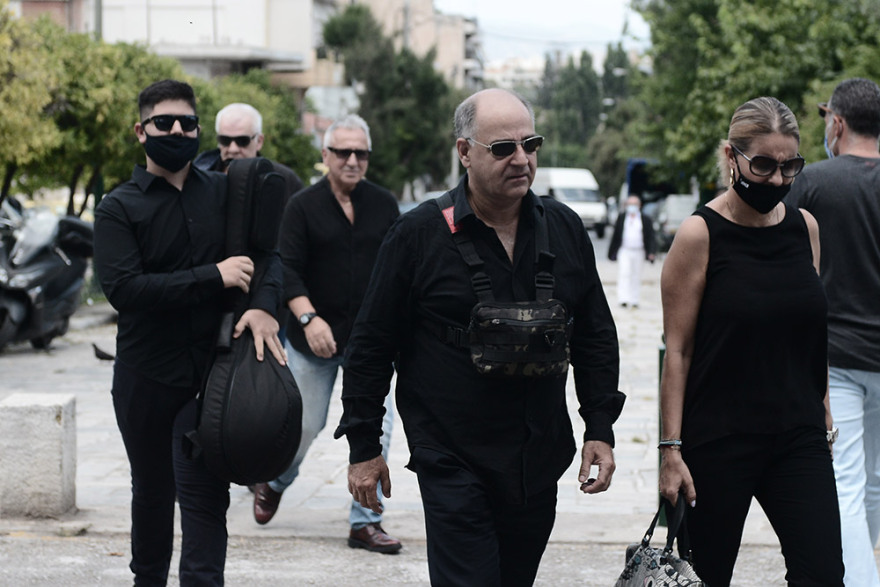 Το τελευταίο αντίο στον Τόλη Βοσκόπουλο - Δείτε βίντεο