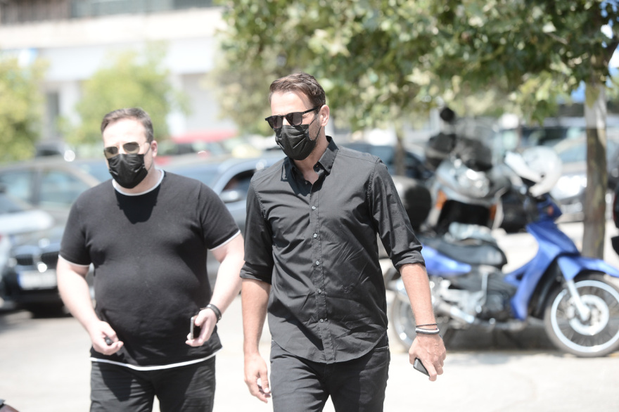 Το τελευταίο αντίο στον Τόλη Βοσκόπουλο - Δείτε βίντεο