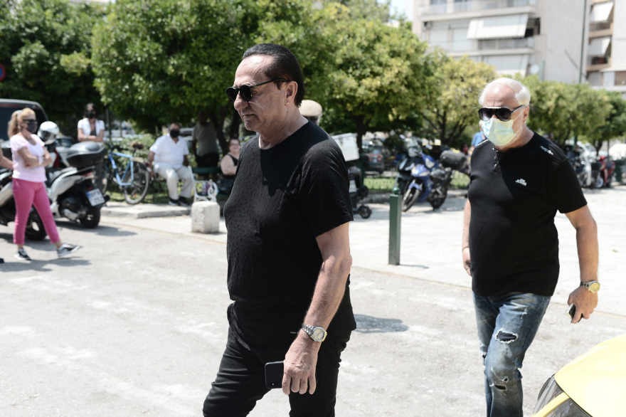 Το τελευταίο αντίο στον Τόλη Βοσκόπουλο - Δείτε βίντεο