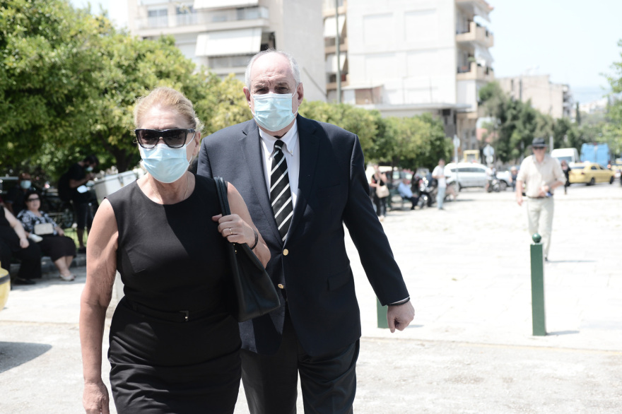 Το τελευταίο αντίο στον Τόλη Βοσκόπουλο - Δείτε βίντεο