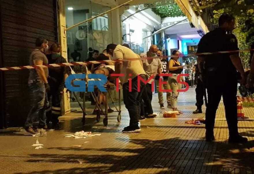Θεσσαλονίκη: Πυροβολισμοί στην Ερμού - Ένας τραυματίας (βίντεο και φωτογραφίες)