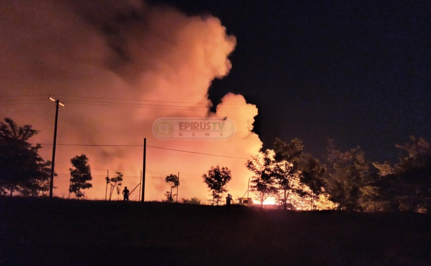 Ιωάννινα: Σε εξέλιξη φωτιά στο ΧΥΤΑ Ελληνικού - Βίντεο και φωτογραφίες