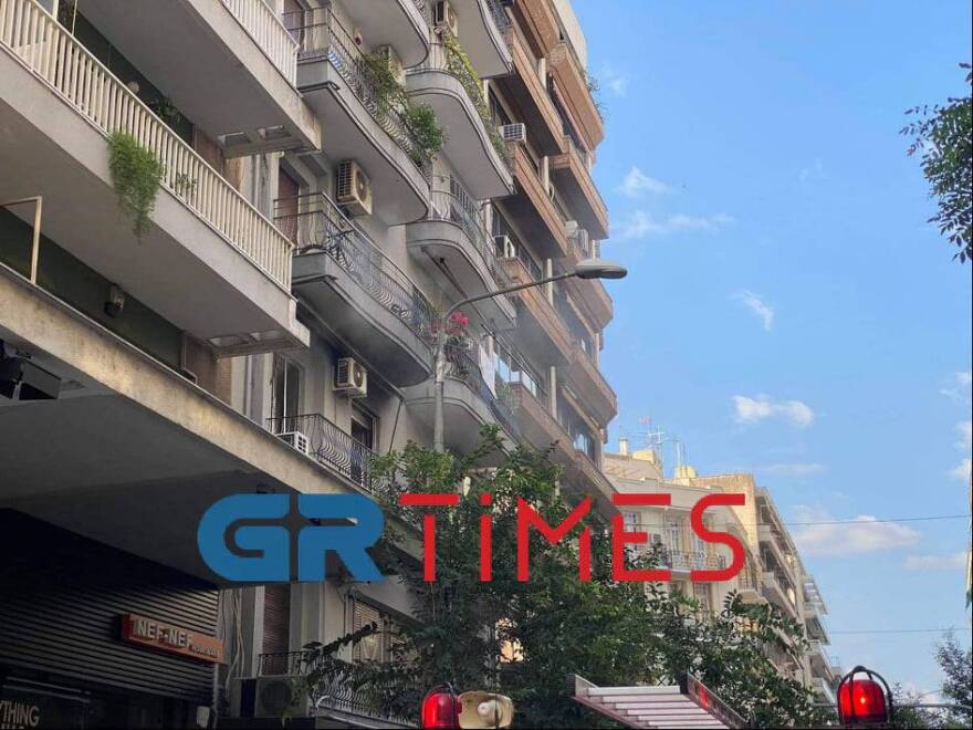 Θεσσαλονίκη: Φωτιά σε διαμέρισμα στο κέντρο της πόλης - Δείτε βίντεο