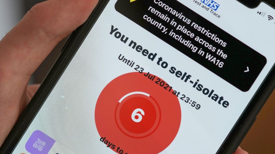 Βρετανία: Εκατομμύρια σε καραντίνα - Αδειάζουν τα ράφια των σούπερ μάρκετ - Εκκλήσεις στους καταναλωτές για ψυχραιμία 