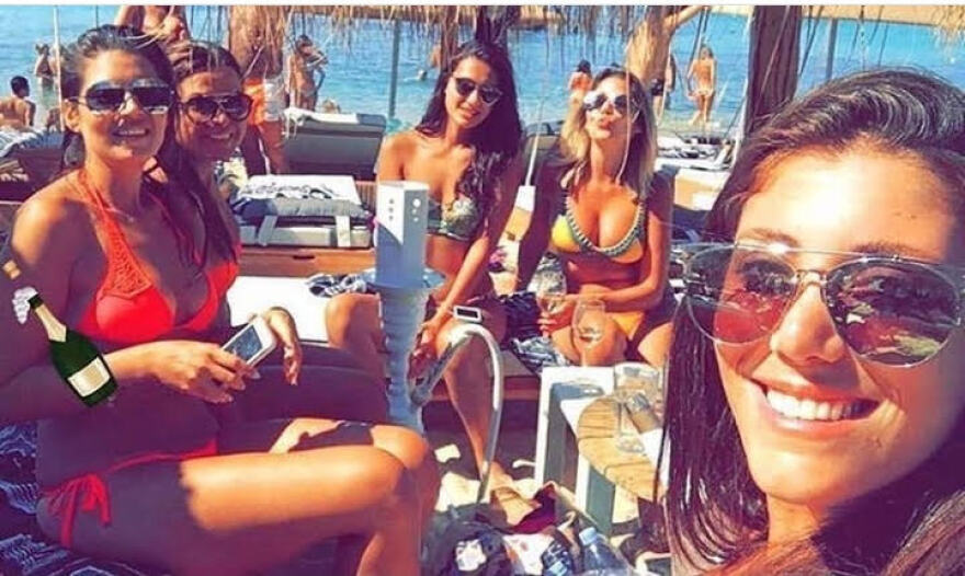 Μύκονος: Σαουδάραβες τουρίστες πλήρωσαν ναργιλέ σε... τιμή Ι.Χ! - Υποστηρίζουν ότι εκβιάστηκαν από μπράβους 