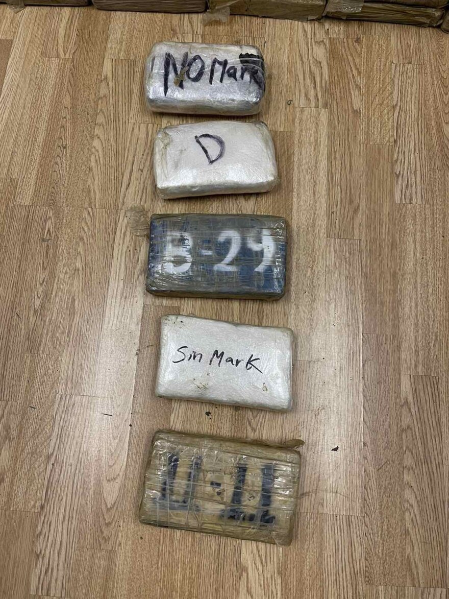 Λιμάνι Πειραιά: Εντοπίστηκε εμπορευματοκιβώτιο με πάνω από 351 κιλά κοκαΐνης - Βίντεο και φωτογραφίες