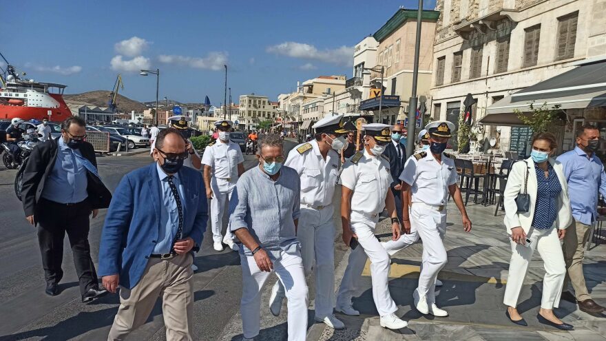 Στη Σύρο ο υπουργός Ναυτιλίας Γιάννης Πλακιωτάκης