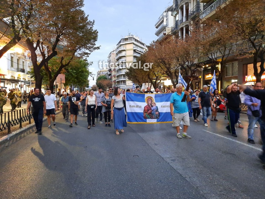 Πορεία αντιεμβολιαστών και στη Θεσσαλονίκη - Δείτε βίντεο και φωτογραφίες