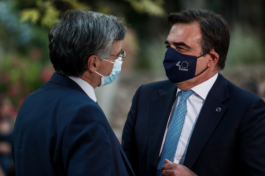 Δεξίωση στο Προεδρικό: Τα πηγαδάκια, το πολιτικό παρασκήνιο και οι στυλιστικές επιλογές 