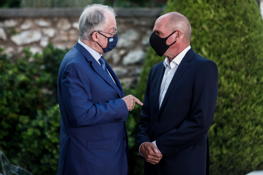 Δεξίωση στο Προεδρικό: Τα πηγαδάκια, το πολιτικό παρασκήνιο και οι στυλιστικές επιλογές 