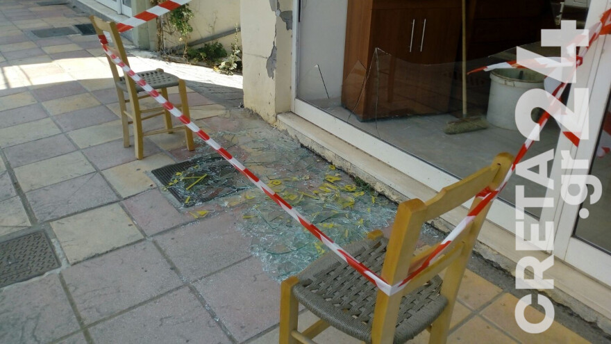 Σεισμός στο Ηράκλειο: Σπασμένες τζαμαρίες και ρωγμές στους τοίχους άφησε πίσω της η δόνηση των 4,8 Ρίχτερ