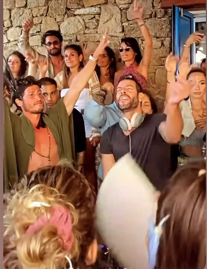 Μύκονος: «Κορωνοπάρτι» Ισραηλινών σε πολυτελή βίλα - Δείτε βίντεο και φωτογραφίες