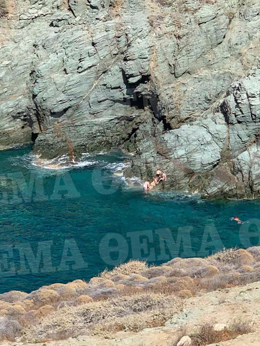 Έγκλημα στη Φολέγανδρο: Η δραματική στιγμή που οι διασώστες βρίσκουν το άψυχο σώμα της Γαρυφαλλιάς - Δείτε βίντεο