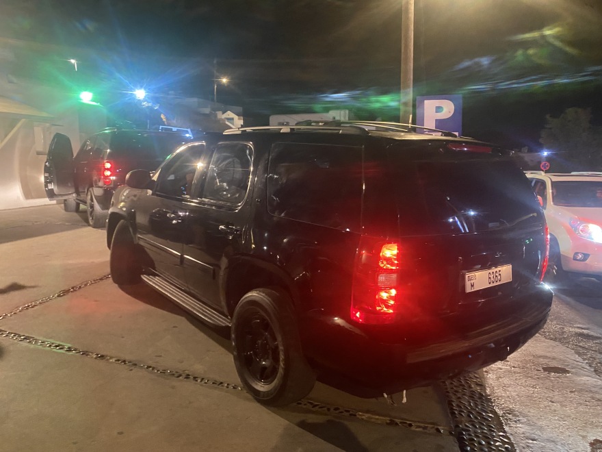 Μύκονος: Τα θηριώδη τζιπ από το Ντουμπάι, τα γκράφιτι στην Ψαρού και ο Μιχαήλ - Φωτογραφίες