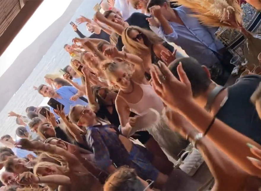 Μύκονος: «Κορωνοπάρτι» Ισραηλινών σε πολυτελή βίλα - Δείτε βίντεο και φωτογραφίες