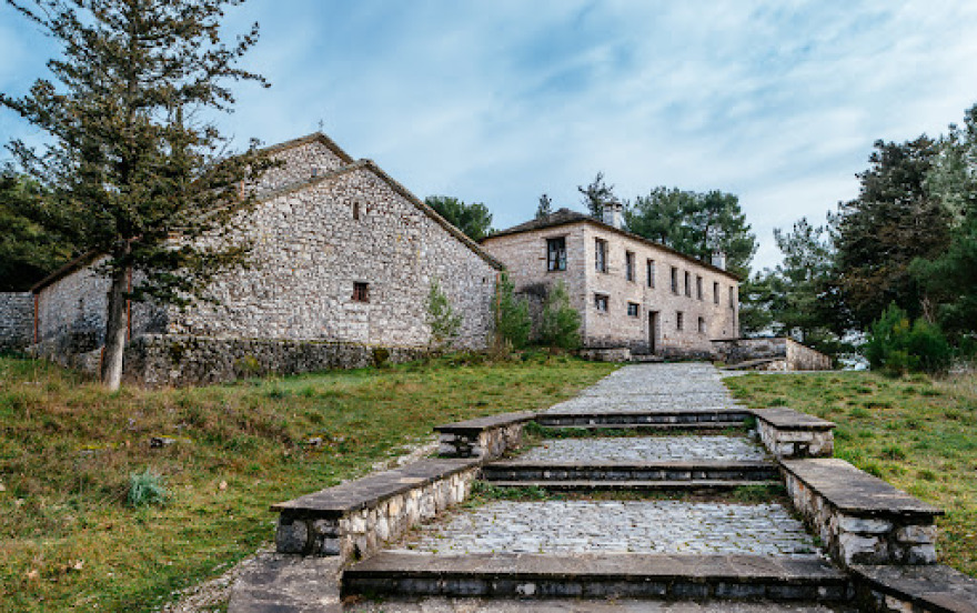 Αρχαίοι Έλληνες φιλόσοφοι σε τοιχογραφίες χριστιανικών ναών μαζί με αγίους!