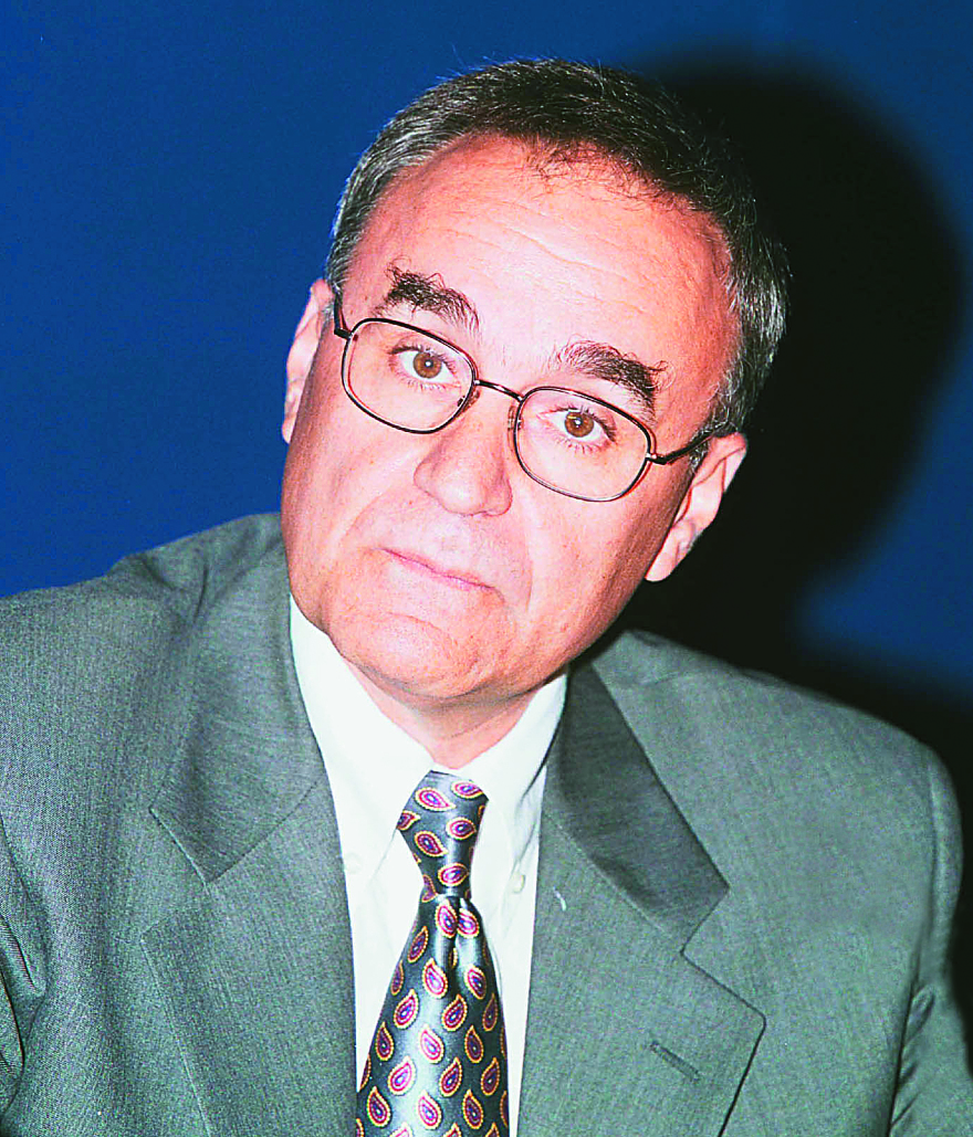 Πάνος Γερμανός - Κώστας Καραφωτάκης: «Δαγκώνεις χέρι που σε ταΐζει εκατομμύρια;»