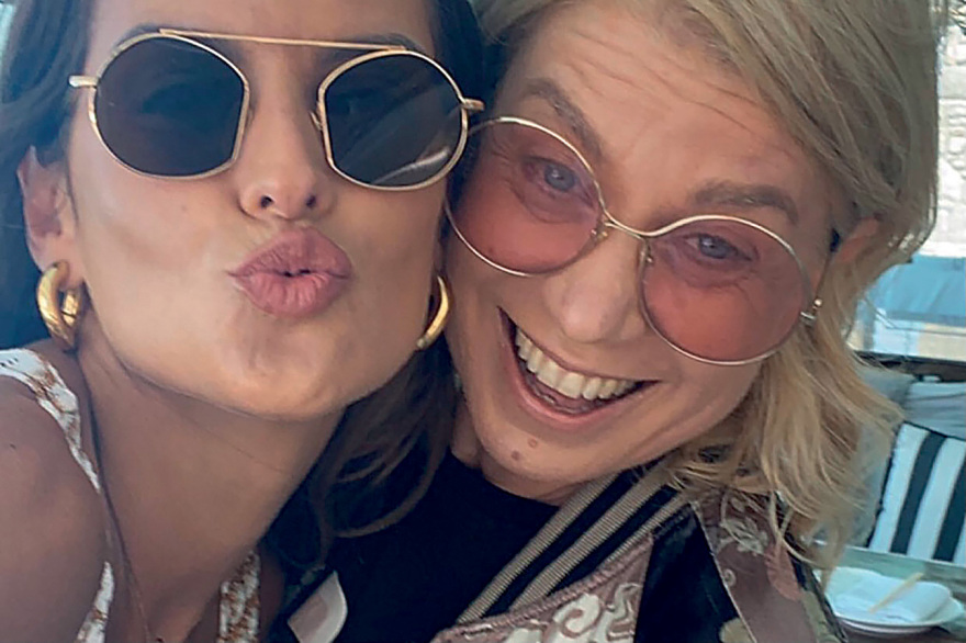 Ιζαμπέλ Γκουλάρτ: «Η Μύκονος είναι το δεύτερο σπίτι μου!»