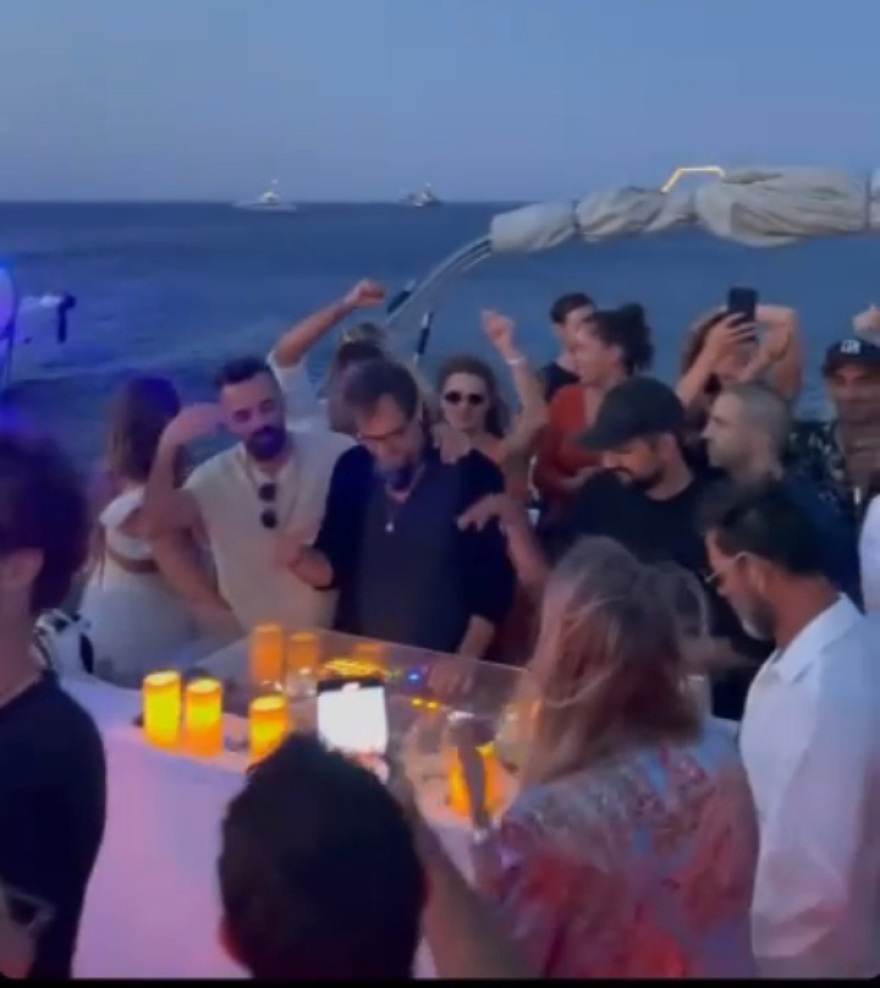Μύκονος: Με κορωνοπάρτι σε πολυτελή γιοτ «υποδέχονται» την άρση των μέτρων - Δείτε βίντεο